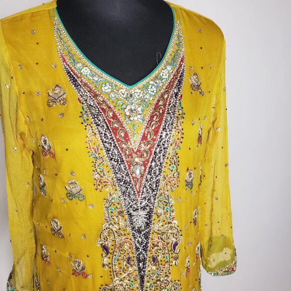 DESI SUIT Large - DRESS - Pakistani Suit - Worn once - Picture 2 of 7